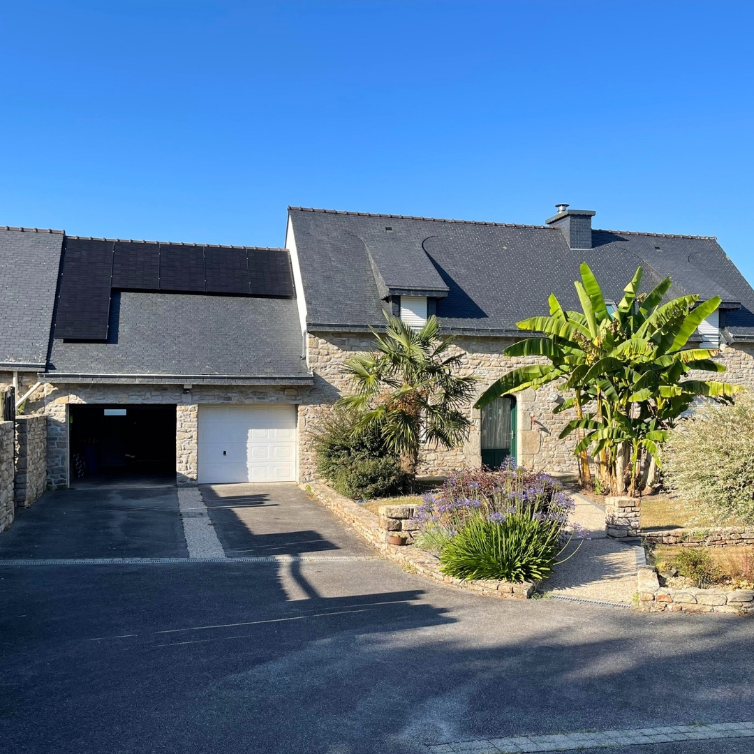 Photo d'une installation solaire photovoltaïque à Languidic, Morbihan, par l'entreprise Solar Expansion