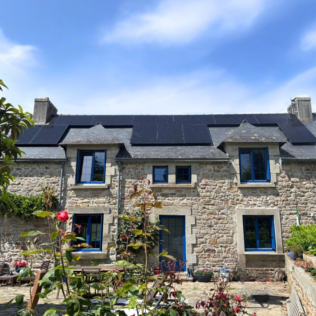 Photo d'une installation solaire photovoltaïque à Névez, Morbihan, par l'entreprise Solar Expansion